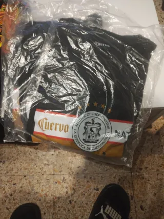Camisetas nuevas con publicidad de bebidas
