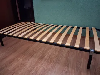 Somier de lamas de madera con patas