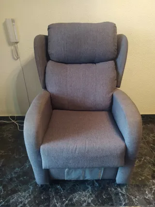 Sillón reclinable motorizado gris