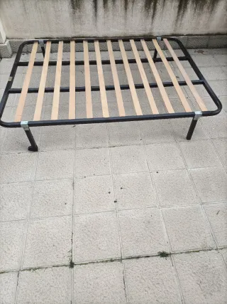 Somier metálico con láminas de madera y Colchón