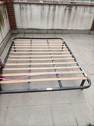 Somier metálico con láminas de madera y Colchón