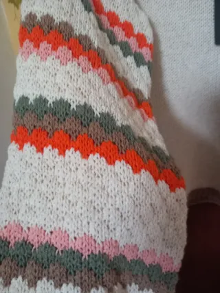 Maglia nuova beige con maniche colorate