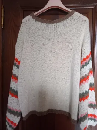 Maglia nuova beige con maniche colorate