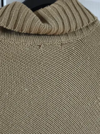 Poncho maglia beige con nappe e perline