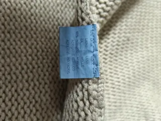 Poncho maglia beige con nappe e perline