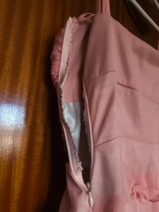 Vestido rosa con lentejuelas plateadas