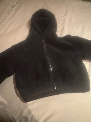 Bershka Chaquetón Negro Pelo Sintético Capucha Tal