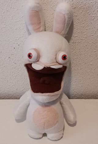 Lote 3 peluches: conejo, gorila y gato