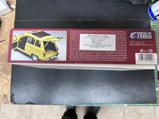 Maqueta Renault 4L EBBRO 1/24