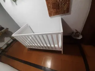 Cuna blanca para bebé
