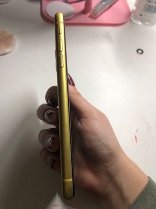 iPhone 11 Amarillo para piezas