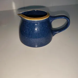 Cafetera y lechera cerámica azul