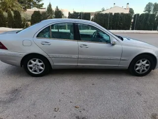 Mercedes-Benz Clase C 2004