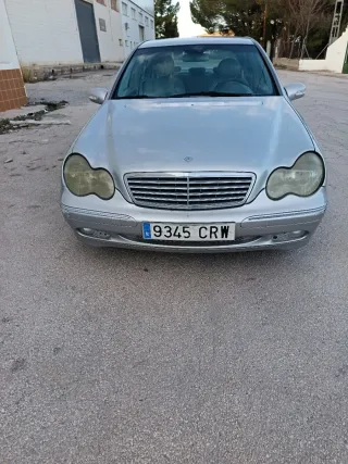 Mercedes-Benz Clase C 2004
