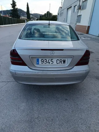 Mercedes-Benz Clase C 2004