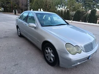 Mercedes-Benz Clase C 2004