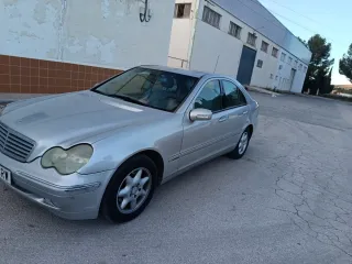 Mercedes-Benz Clase C 2004