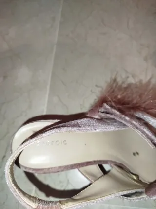 Tacones Parfois rosas con plumas