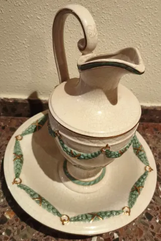 Jarra y plato de lavado antiguo