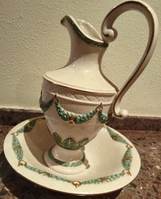 Jarra y plato de lavado antiguo