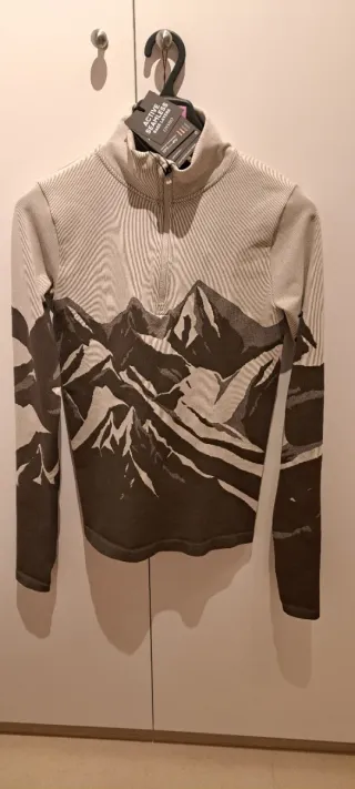 Camiseta térmica deportiva mujer con etiquetas