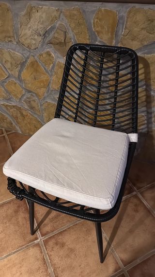 Sillas SKLUM Rattan Beige y Negro