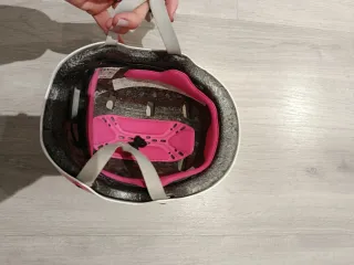 Casco patinaje O skate blanco y rosa