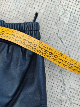 Falda de cuero negra