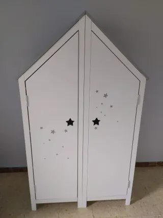 Armario infantil con estrellas