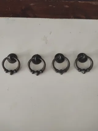 4 tiradores antiguos metal para cajónes son cuatro