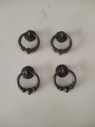 4 tiradores antiguos metal para cajónes son cuatro