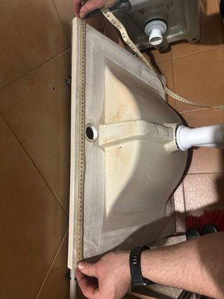 Lavabo de baño blanco de cerámica