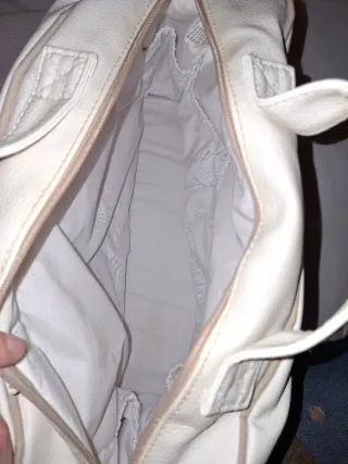 Bolso de bebé blanco y cambiador