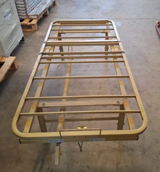 Cama hospitalaria plegable metálica