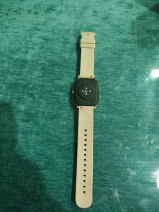 Reloj Inteligente Beige y Dorado