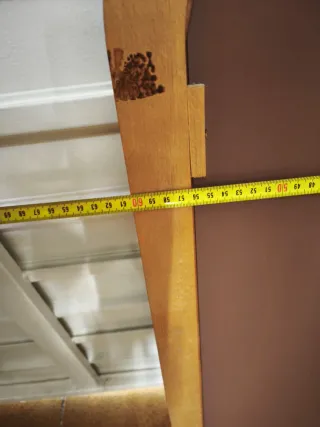 Espejo de madera con marco curvo