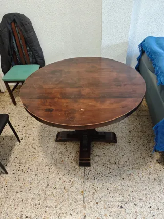 Mesa redonda de madera maciza
