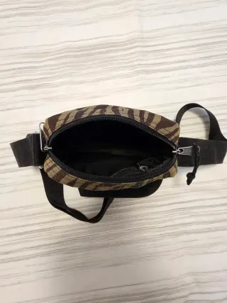 Borsello Eastpak fantasia usato