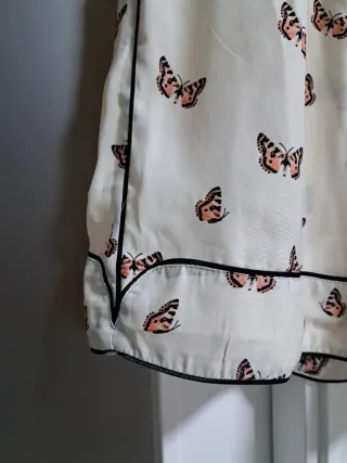 Pantalón corto Zara mariposas Talla M