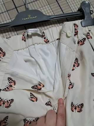 Pantalón corto Zara mariposas Talla M