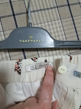 Pantalón corto Zara mariposas Talla M