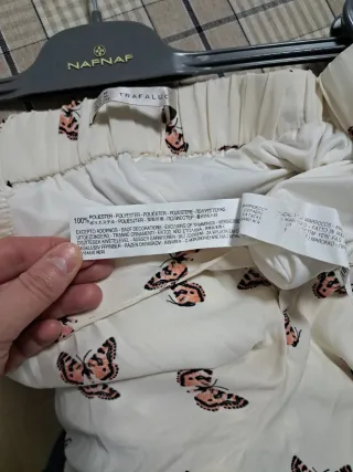 Pantalón corto Zara mariposas Talla M