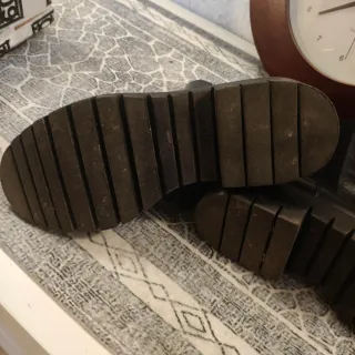 Stivaletti neri con catena