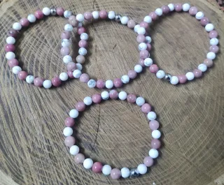 Pulsera de howlita y rodonita