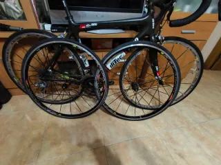 Bicicleta carretera carbono, ruedas carbono