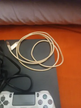 PS4 (PlayStation 4) Negra + Mando + Syberia 3