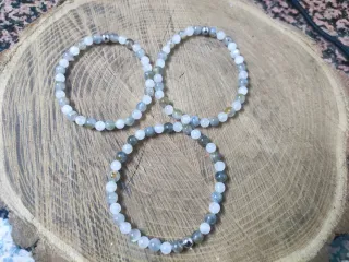 Pulsera de piedras luna y labradotita