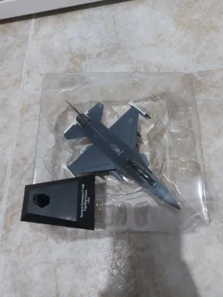 Maqueta Avión General Dynamics F-16B