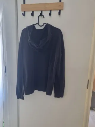 Sudadera con capucha y estampado