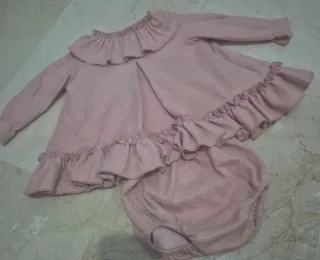 Vestido y braguita rosa con volantes